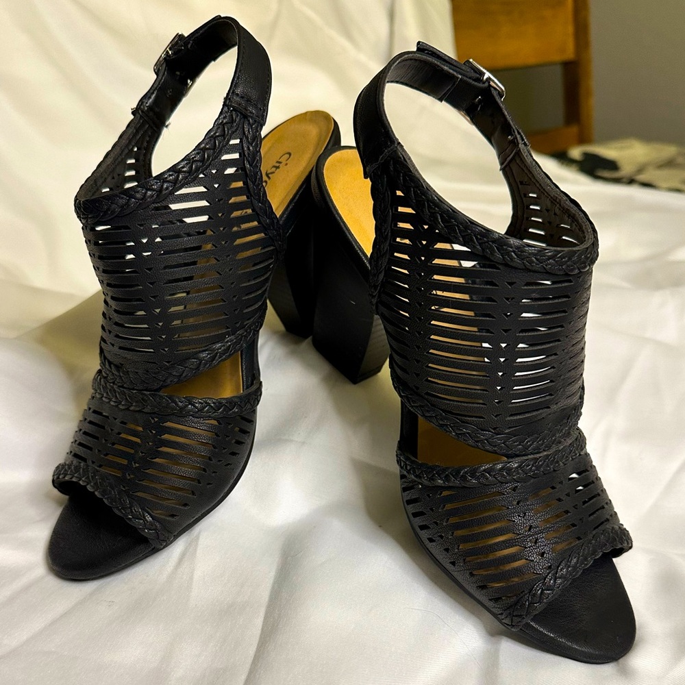 Black strap sandals heels
